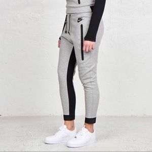 Nike tech grey jogger